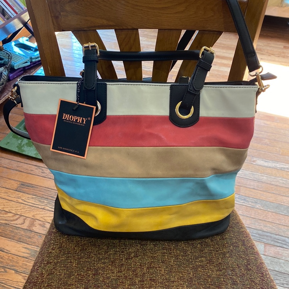 ***CLEARANCE SALE******NWT DIOPHY FAUX LEATHER BAG